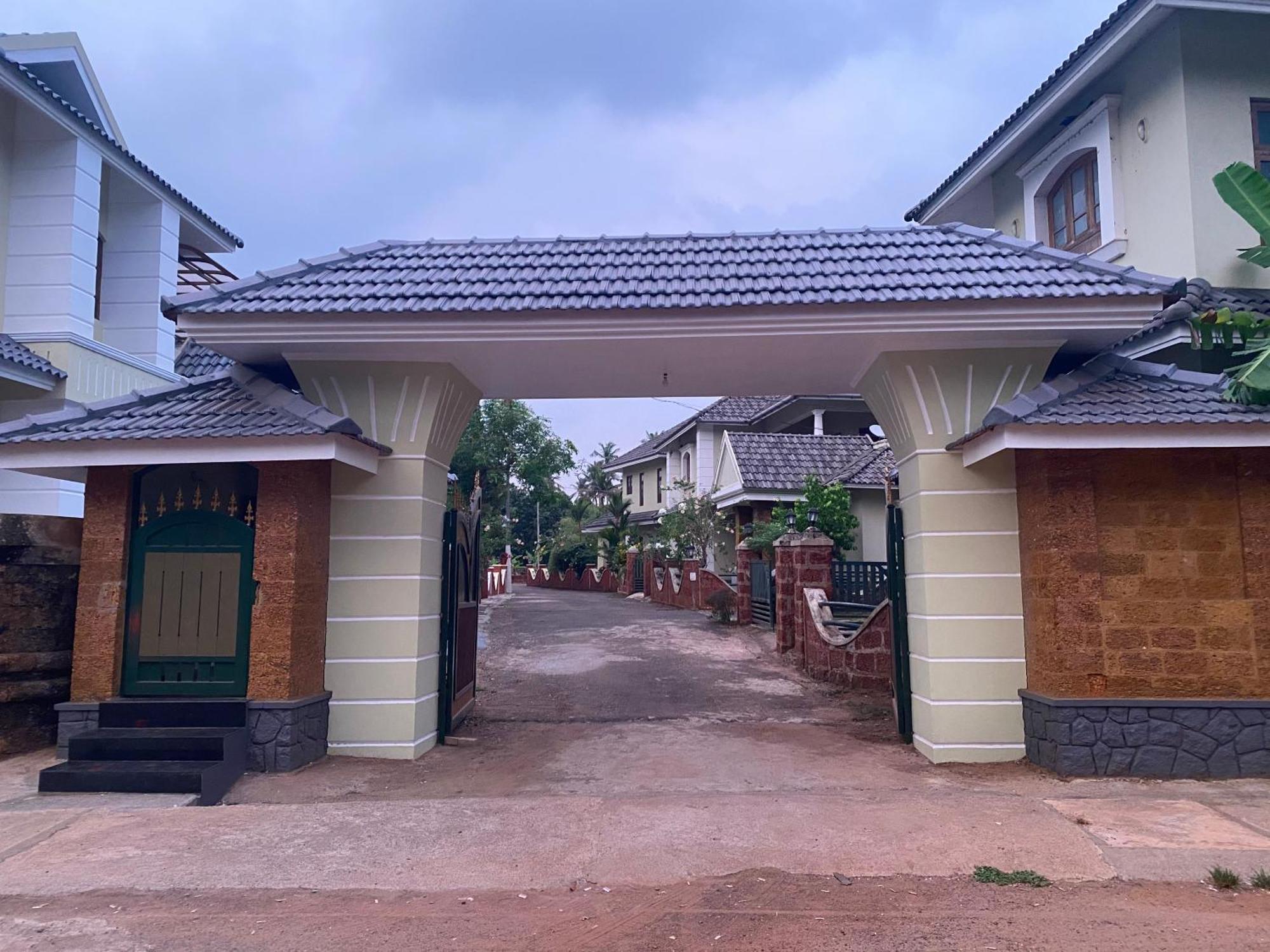 "Radhas" 4Br Villa In Gated Spring Field Community, Kannur Esterno foto